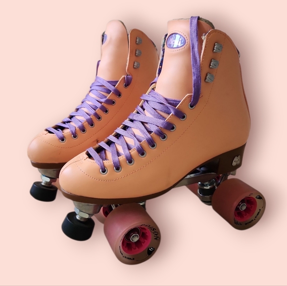 Moxi | Beach Bunny Roller Skates Peach Quad Size 8 Women's - Picture 1 of 9